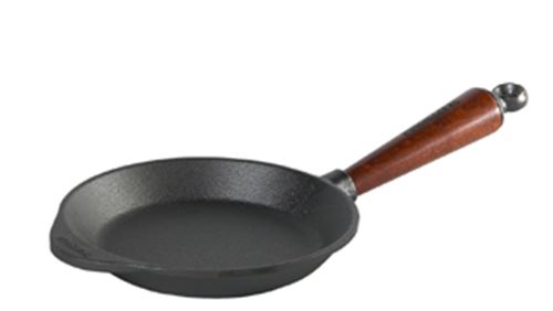 Bild på Stekpanna 18 cm med trähandtag.
