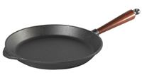 Bild på Stekpanna 28 cm med trähandtag.